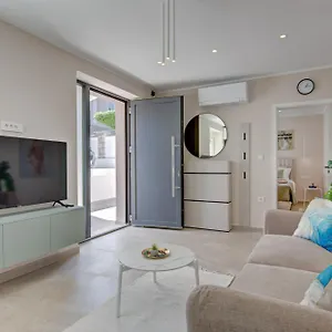 Delux Angie With Free Parking Apartman